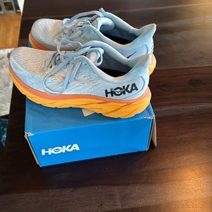 Women’s HOKA W Clifton 8 WIDE   Size 9